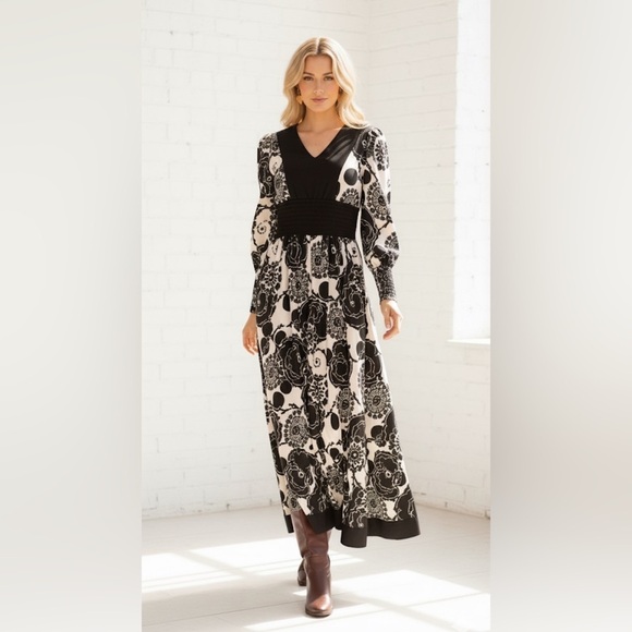 Vintage Dresses & Skirts - Vintage 60’s Union Label Black & White Long Sleeve Maxi Cottagecore Dress